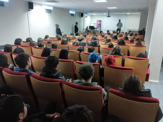 Rencontre Lycéens et Apprentis au cinéma équipe Le Règne Animal - Violette Echazaretta - Lycée Borda 